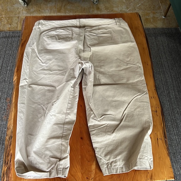 Old navy Pixie crop kakhi pants size 16W short - Picture 7 of 8